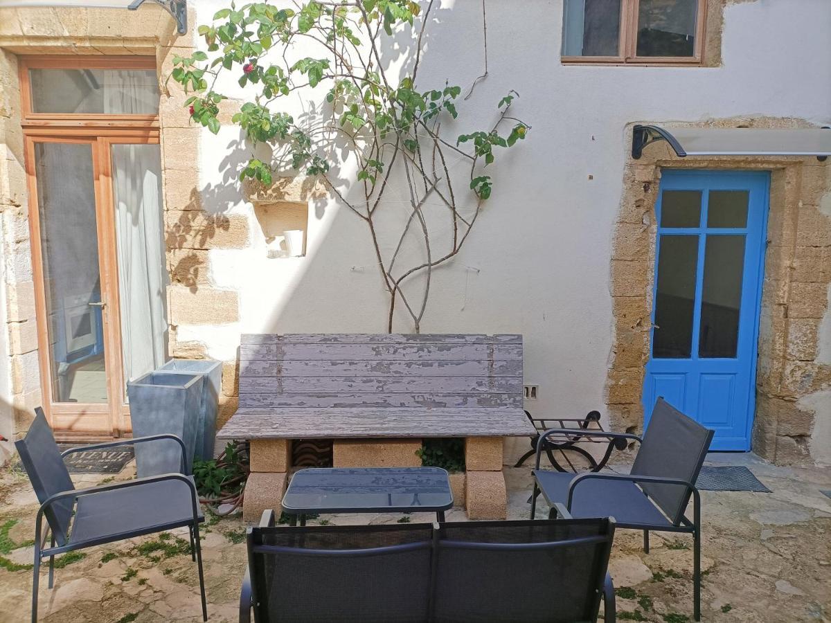 T2 Duplex "Chez Evelyne" Apartman Remoulins Kültér fotó
